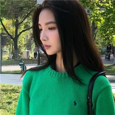 穿盔甲的少女